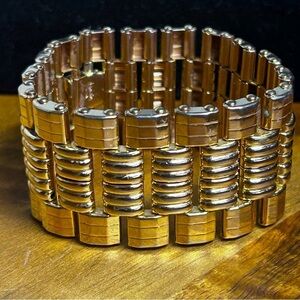 Kreisler Gold Wide Interlocking Link Ribbed Bracelet